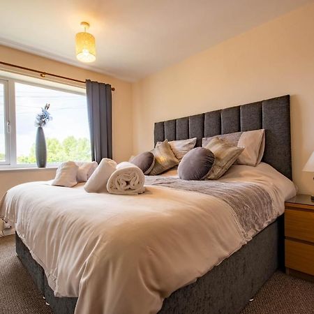 3-Bedroom House With Garden, Conservatory, In Centre Of Worcester Exterior photo