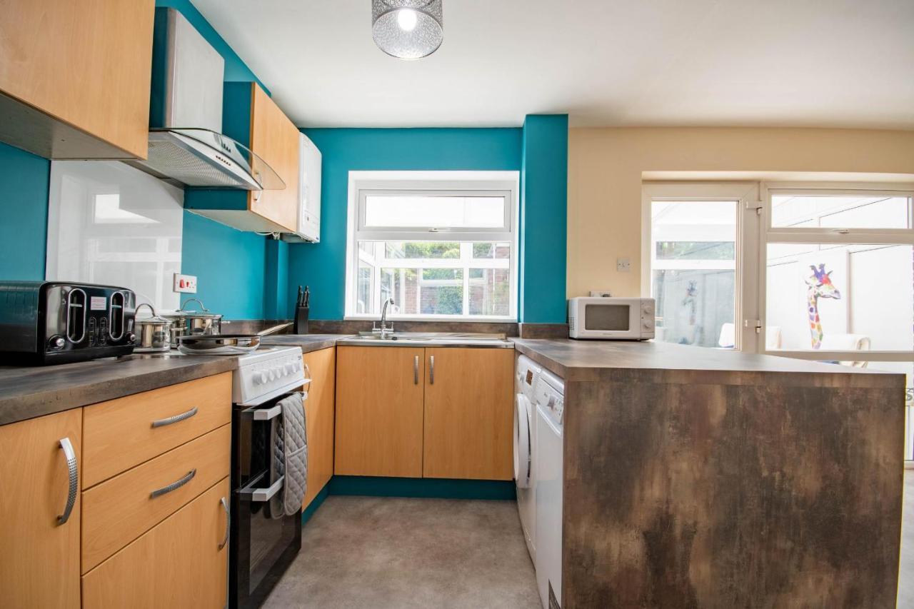 3-Bedroom House With Garden, Conservatory, In Centre Of Worcester Exterior photo