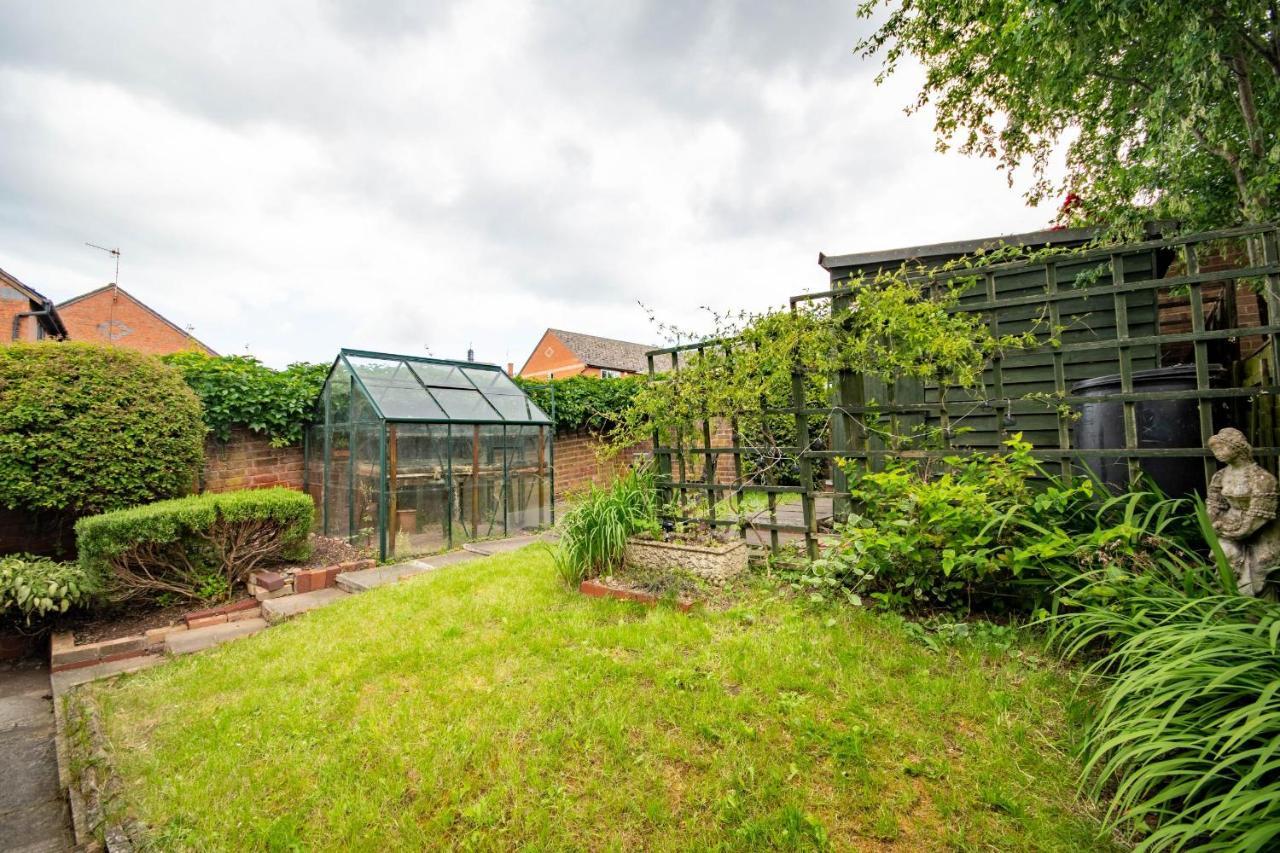 3-Bedroom House With Garden, Conservatory, In Centre Of Worcester Exterior photo